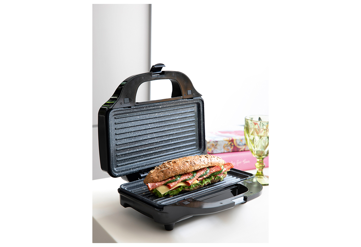 Απεικονίζεται η τοστιέρα σε λειτουργία